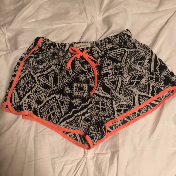 kiss cry Pants - Patterned Shorts! kiss cry Pants - Patterned Shorts!